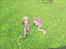 画像ギャラリー No.005のサムネイル画像 / 「マビノギ」，まくらを使ってモンスターを攻撃。「まくら投げイベント」がスタート
