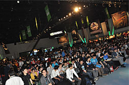 画像ギャラリー No.003のサムネイル画像 / 「NGF 2012/GeForce LAN」のゲームイベント部分レポート。中国のゲーム大会は確かにスポーツ興行だった
