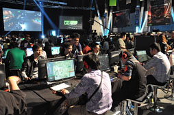 画像ギャラリー No.007のサムネイル画像 / 「NGF 2012/GeForce LAN」のゲームイベント部分レポート。中国のゲーム大会は確かにスポーツ興行だった