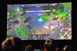 画像ギャラリー No.016のサムネイル画像 / 「NGF 2012/GeForce LAN」のゲームイベント部分レポート。中国のゲーム大会は確かにスポーツ興行だった