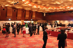 画像ギャラリー No.003のサムネイル画像 / 「RED STONE」運営10周年を祝い,300人のファンと乾杯! 2015年のロードマップも公開された「10th Birthday Party」をレポート