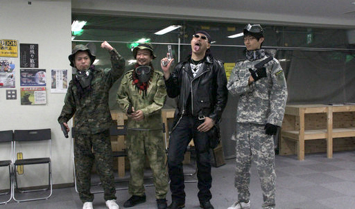 画像ギャラリー No.012のサムネイル画像 / 格闘家・前田日明が現実世界と電脳世界で銃撃戦を繰り広げる。「RED STONE マスケッティア紹介 サバゲー体験 with 前田日明」レポート