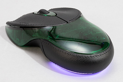 画像ギャラリー No.012のサムネイル画像 / 約23万円でも完売したマウス!? Razer初のゲーマー向けマウスを復刻した「Razer Boomslang」20周年モデルを写真で見る