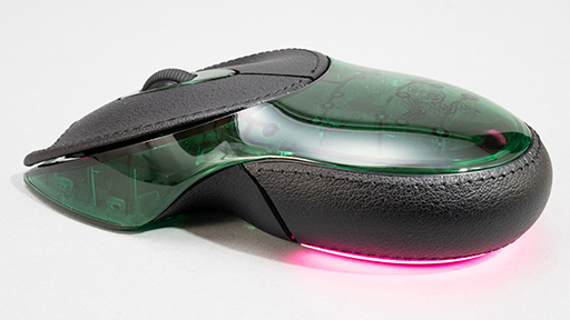 画像ギャラリー No.019のサムネイル画像 / 約23万円でも完売したマウス!? Razer初のゲーマー向けマウスを復刻した「Razer Boomslang」20周年モデルを写真で見る