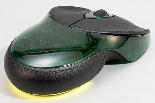 画像ギャラリー No.022のサムネイル画像 / 約23万円でも完売したマウス!? Razer初のゲーマー向けマウスを復刻した「Razer Boomslang」20周年モデルを写真で見る