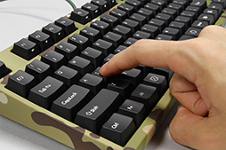 ���������꡼ No.011�Υ���ͥ������ / FILCO�Ρ�Majestouch 2 Camouflage�פ��顤�㼴���ƥ󥭡��쥹�����ܸ����󥭡��ܡ��ɤ������Υ��꡼���ϥᥫ�˥���η����Ǥ�