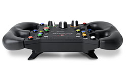 画像ギャラリー No.005のサムネイル画像 / SteelSeries,台座もペダルもないPC用ステアリングコントローラを発売。オンラインレースゲーム「Simraceway」とコラボ