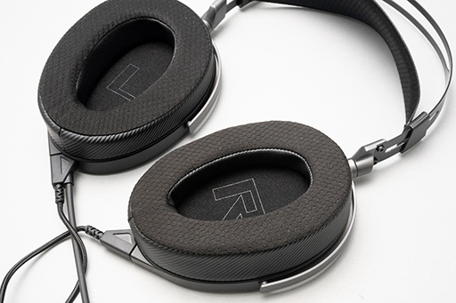 画像ギャラリー No.022のサムネイル画像 / 一度は体験したい平面駆動型スピーカー+開放型のゲーミングヘッドセット「ROG Kithara」をレビュー