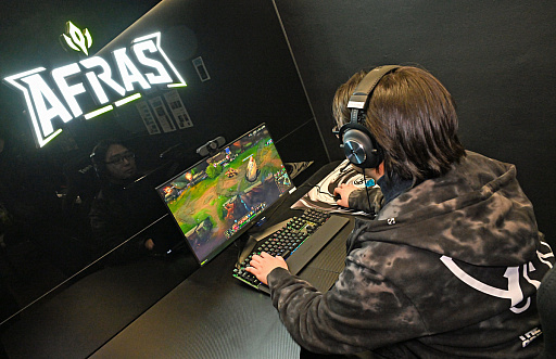 画像ギャラリー No.001のサムネイル画像 / 今どきはゲームも立派なお習い事? 「LoL」を“eスポーツスクール”でコーチングしてもらってきた体験記