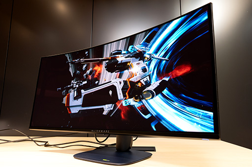 画像ギャラリー No.002のサムネイル画像 / ウルトラワイドの臨場感に量子ドット有機ELの映像美&240Hz表示の「Alienware 34」は,一度使うと手放せないディスプレイだ