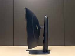 画像ギャラリー No.007のサムネイル画像 / ウルトラワイドの臨場感に量子ドット有機ELの映像美&240Hz表示の「Alienware 34」は,一度使うと手放せないディスプレイだ