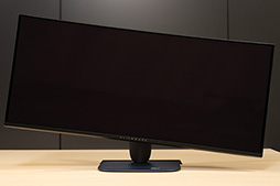 画像ギャラリー No.011のサムネイル画像 / ウルトラワイドの臨場感に量子ドット有機ELの映像美&240Hz表示の「Alienware 34」は,一度使うと手放せないディスプレイだ