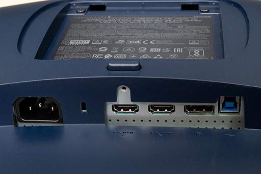 画像ギャラリー No.012のサムネイル画像 / ウルトラワイドの臨場感に量子ドット有機ELの映像美&240Hz表示の「Alienware 34」は,一度使うと手放せないディスプレイだ