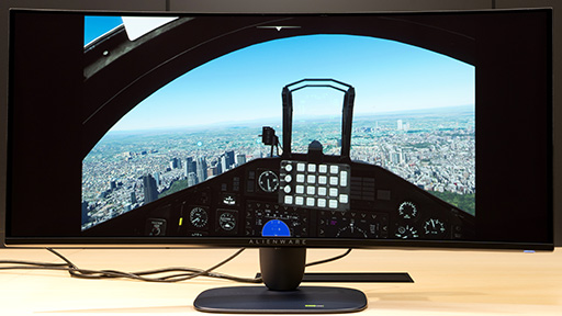 画像ギャラリー No.022のサムネイル画像 / ウルトラワイドの臨場感に量子ドット有機ELの映像美&240Hz表示の「Alienware 34」は,一度使うと手放せないディスプレイだ