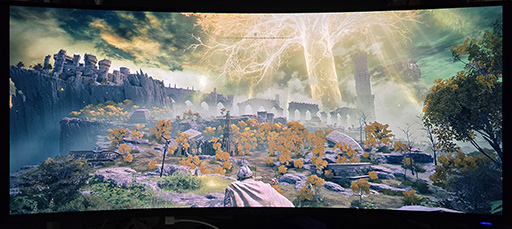 画像ギャラリー No.028のサムネイル画像 / ウルトラワイドの臨場感に量子ドット有機ELの映像美&240Hz表示の「Alienware 34」は,一度使うと手放せないディスプレイだ