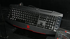 ���������꡼ No.012�Υ���ͥ������ / Thermaltake�Υ����ޡ������֥��ɡ�Tt eSPORTS��ô���Ԥ�ʹ��������ά�����̡��ץ������ޡ��Ѥ�2�饤��ʥåפǾ���