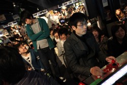 画像ギャラリー No.014のサムネイル画像 / 「スパIV AE」のプレイヤー達が集結した「第2回TOPANGAチャリティーカップ」。お祭り感満載の会場の模様をお届けする，フォトレポートを掲載