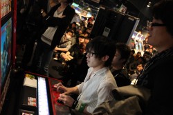 画像ギャラリー No.021のサムネイル画像 / 「スパIV AE」のプレイヤー達が集結した「第2回TOPANGAチャリティーカップ」。お祭り感満載の会場の模様をお届けする，フォトレポートを掲載