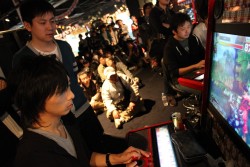 画像ギャラリー No.022のサムネイル画像 / 「スパIV AE」のプレイヤー達が集結した「第2回TOPANGAチャリティーカップ」。お祭り感満載の会場の模様をお届けする，フォトレポートを掲載