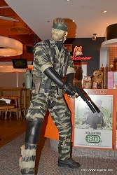 METAL GEAR SOLID SNAKE EATER 3DפˡƣߤΥݥо졣ĥ饤ɥѥåɤǤˡȽHOOTERS TOKYOǤΥ٥Ȥݡ