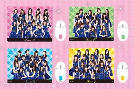 画像ギャラリー No.003のサムネイル画像 / 「AKB48」のプライズがアミューズメント施設向けに登場。第1弾は「USBマウス＆3Dマウスパッドセット」「タンブラー」など計3アイテムを用意