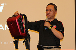 COMPUTEX館VRPCBackpack PCפμµĤ˸MSIܼҥǥĥݡ