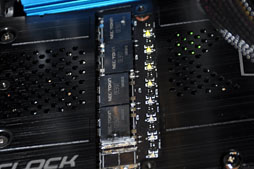 画像ギャラリー No.013のサムネイル画像 / GIGA-BYTE，OC版GTX 680カードの開発途上版をチラ見せ。5連ファンがGPUの熱を吸い出すクーラー「WINDFORCE 5X」搭載