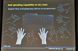 画像ギャラリー No.022のサムネイル画像 / GIGA-BYTE，OC版GTX 680カードの開発途上版をチラ見せ。5連ファンがGPUの熱を吸い出すクーラー「WINDFORCE 5X」搭載