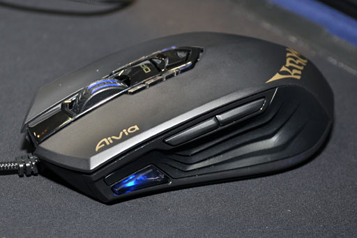 画像ギャラリー No.023のサムネイル画像 / GIGA-BYTE，OC版GTX 680カードの開発途上版をチラ見せ。5連ファンがGPUの熱を吸い出すクーラー「WINDFORCE 5X」搭載