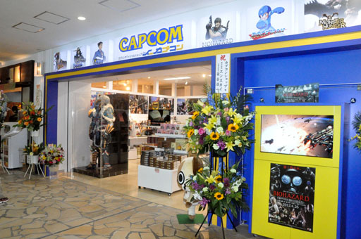 画像ギャラリー No.001のサムネイル画像 / e-CAPCOM限定商品やモンハン部会員限定グッズを多数入荷。カプコン初のオフィシャルショップ「イーカプコンお台場出張所」に行ってきた