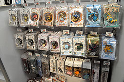 画像ギャラリー No.018のサムネイル画像 / e-CAPCOM限定商品やモンハン部会員限定グッズを多数入荷。カプコン初のオフィシャルショップ「イーカプコンお台場出張所」に行ってきた