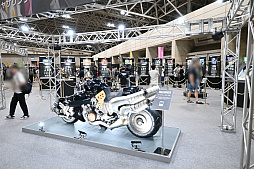 ���������꡼ No.003�Υ���ͥ������ / �֥ޥ��å������ݥåȥ饤�� :FINAL FANTASY�ץ�ݡ��ȡ��Х����������ɤ�ϡ��ǥ���ǥ��ȥʤ�Ÿ������Ƥ��������ͻҤ��Ϥ�