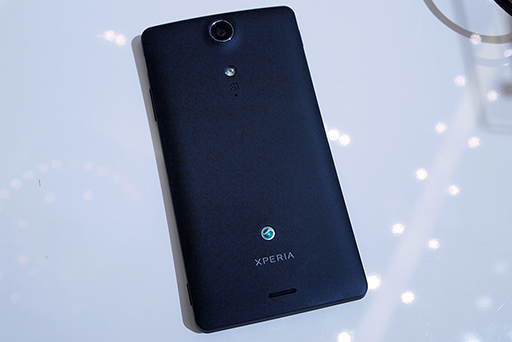 画像ギャラリー No.030のサムネイル画像 / NTTドコモ，「Xperia GX＆SX」や「GALAXY S III」，「ジョジョの奇妙な冒険」コラボモデルなど夏モデルスマートフォン16機種を発表