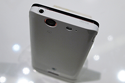 画像ギャラリー No.040のサムネイル画像 / NTTドコモ，「Xperia GX＆SX」や「GALAXY S III」，「ジョジョの奇妙な冒険」コラボモデルなど夏モデルスマートフォン16機種を発表