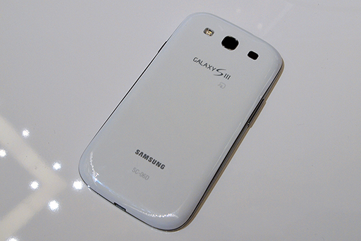 画像ギャラリー No.043のサムネイル画像 / NTTドコモ，「Xperia GX＆SX」や「GALAXY S III」，「ジョジョの奇妙な冒険」コラボモデルなど夏モデルスマートフォン16機種を発表