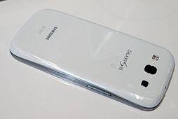 画像ギャラリー No.045のサムネイル画像 / NTTドコモ，「Xperia GX＆SX」や「GALAXY S III」，「ジョジョの奇妙な冒険」コラボモデルなど夏モデルスマートフォン16機種を発表
