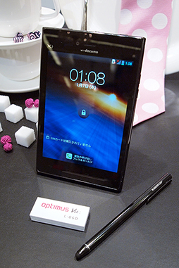 画像ギャラリー No.054のサムネイル画像 / NTTドコモ，「Xperia GX＆SX」や「GALAXY S III」，「ジョジョの奇妙な冒険」コラボモデルなど夏モデルスマートフォン16機種を発表