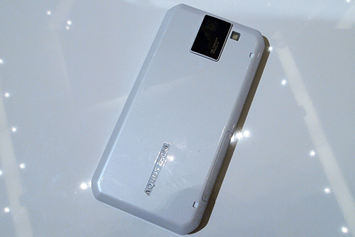 画像ギャラリー No.065のサムネイル画像 / NTTドコモ，「Xperia GX＆SX」や「GALAXY S III」，「ジョジョの奇妙な冒険」コラボモデルなど夏モデルスマートフォン16機種を発表