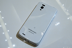 画像ギャラリー No.069のサムネイル画像 / NTTドコモ，「Xperia GX＆SX」や「GALAXY S III」，「ジョジョの奇妙な冒険」コラボモデルなど夏モデルスマートフォン16機種を発表