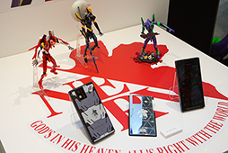 画像ギャラリー No.081のサムネイル画像 / NTTドコモ，「Xperia GX＆SX」や「GALAXY S III」，「ジョジョの奇妙な冒険」コラボモデルなど夏モデルスマートフォン16機種を発表