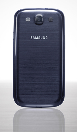 画像ギャラリー No.004のサムネイル画像 / Samsung，クアッドCPUコア＆Android 4.0採用スマートフォン「GALAXY S III」を発表。4.8インチ720×1280ドット解像度の有機ELパネルを搭載
