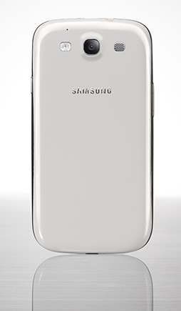 画像ギャラリー No.005のサムネイル画像 / Samsung，クアッドCPUコア＆Android 4.0採用スマートフォン「GALAXY S III」を発表。4.8インチ720×1280ドット解像度の有機ELパネルを搭載