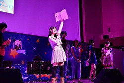 画像ギャラリー No.048のサムネイル画像 / 総勢11名のキャストによる「BLAZBLUE」史上最大のお祭り騒ぎ「ぶるらじH(はいぱー) in パシフィコ横浜 あーくふぇすだよ!公開録音すぺしゃる!!」の模様をレポート