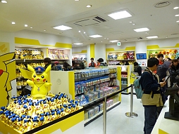画像ギャラリー No.029のサムネイル画像 / 駅長さんピカチュウが待っている！　東京駅にオープンしたポケモングッズショップ「ポケモンストア 東京駅店」を取材してきた