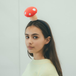 画像ギャラリー No.004のサムネイル画像 / 「MOTHER2 ギーグの逆襲」より，「キノコのカチューシャ」が4月30日に発売。頭にキノコが生えた状態を再現