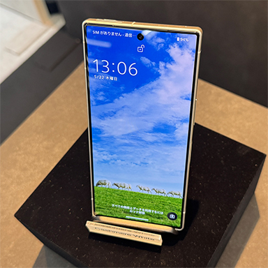 画像ギャラリー No.002のサムネイル画像 / 明るいディスプレイと強化したスピーカーで,より動画視聴を楽しめる最新スマホ「AQUOS R10」がシャープから登場