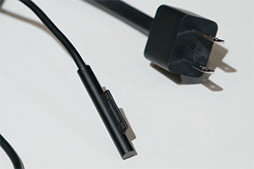 ������#016�Υ���ͥ���/��Surface Pro 3�ץƥ��ȥ�ݡ��ȡ������ڥ�����3��2�αվ��ѥͥ����ܤ�����3����Surface��Windows���֥�åȤȤ����������줿��Τ�