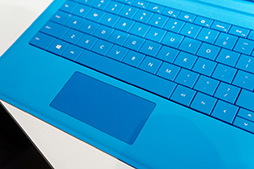 ������#020�Υ���ͥ���/��Surface Pro 3�ץƥ��ȥ�ݡ��ȡ������ڥ�����3��2�αվ��ѥͥ����ܤ�����3����Surface��Windows���֥�åȤȤ����������줿��Τ�