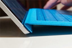 ������#022�Υ���ͥ���/��Surface Pro 3�ץƥ��ȥ�ݡ��ȡ������ڥ�����3��2�αվ��ѥͥ����ܤ�����3����Surface��Windows���֥�åȤȤ����������줿��Τ�