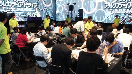 ���������꡼ No.012�Υ���ͥ������ / ���ޥۥ��ץ�Ȥ�Ϣư���Ǥ����餫�ˡ�TCG�ֶ丰�Υ��륫�ǥ����ȥ饤�֡פ�֥ץ�ߥ���ӥ��˥󥰥饤�֡פǻ�ͷ���Ƥ���